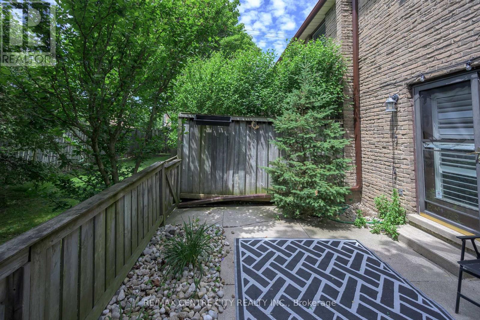 #3 720 WONDERLAND ROAD S - 5
