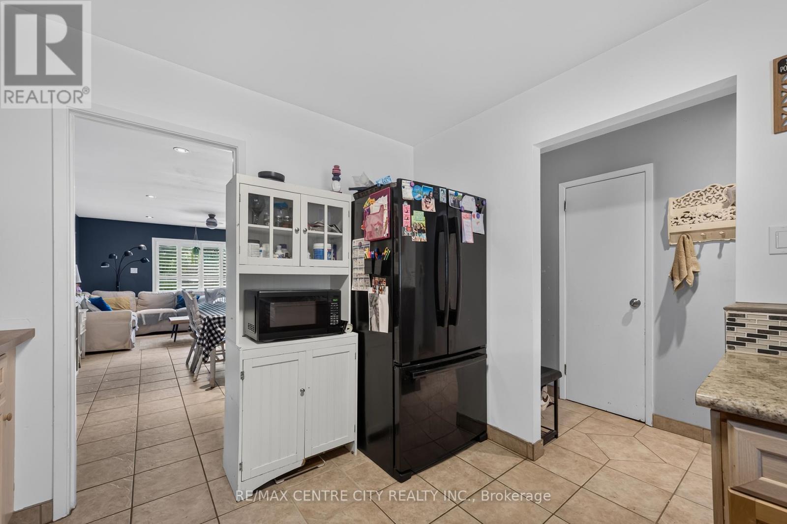 #3 720 WONDERLAND ROAD S - 8