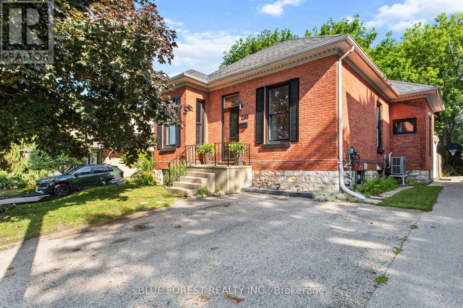 295 BULLER STREET - 1