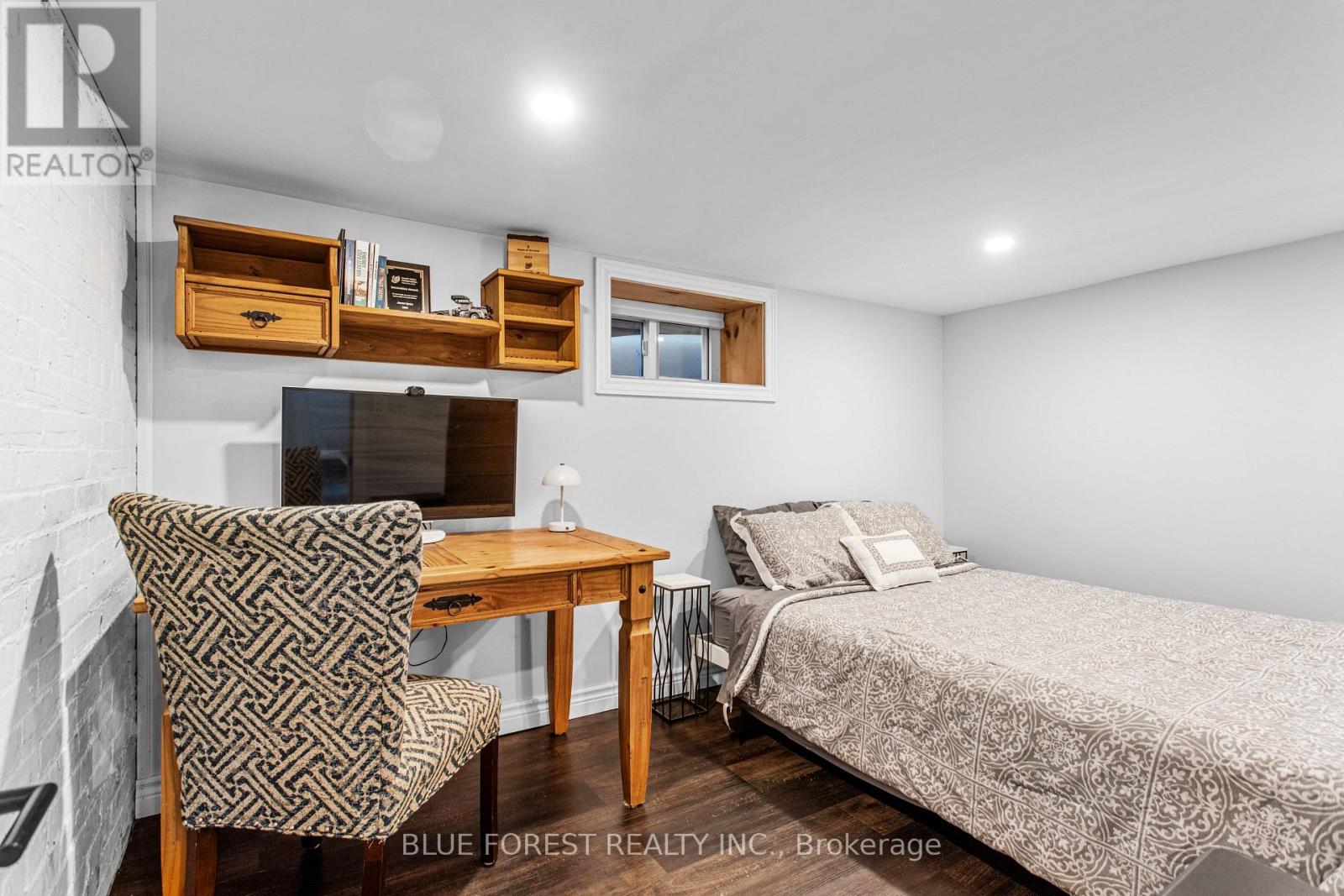 295 BULLER STREET - 28