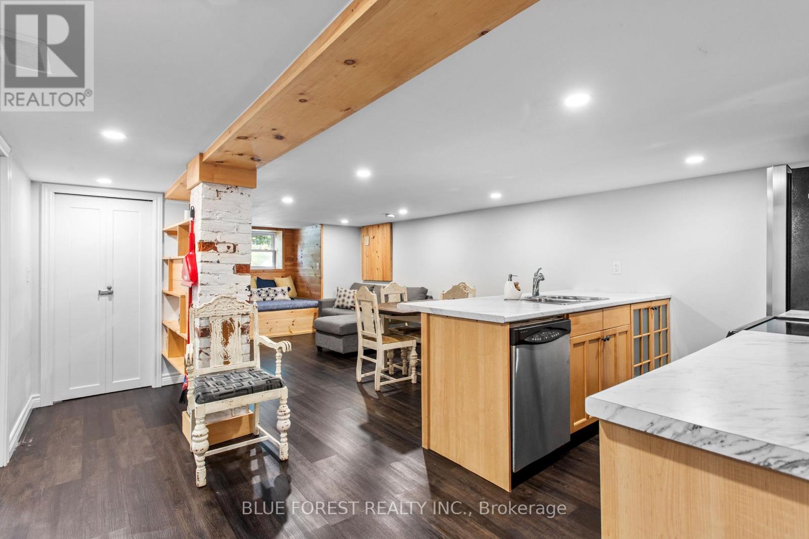295 BULLER STREET - 31