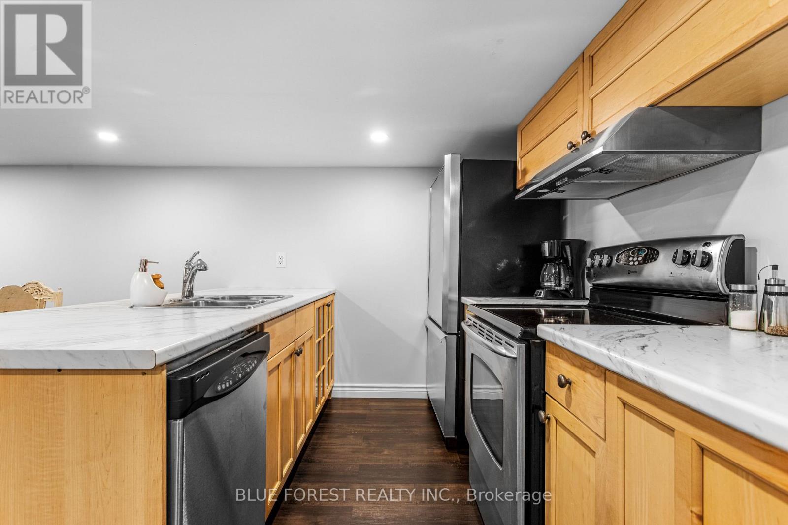295 BULLER STREET - 33