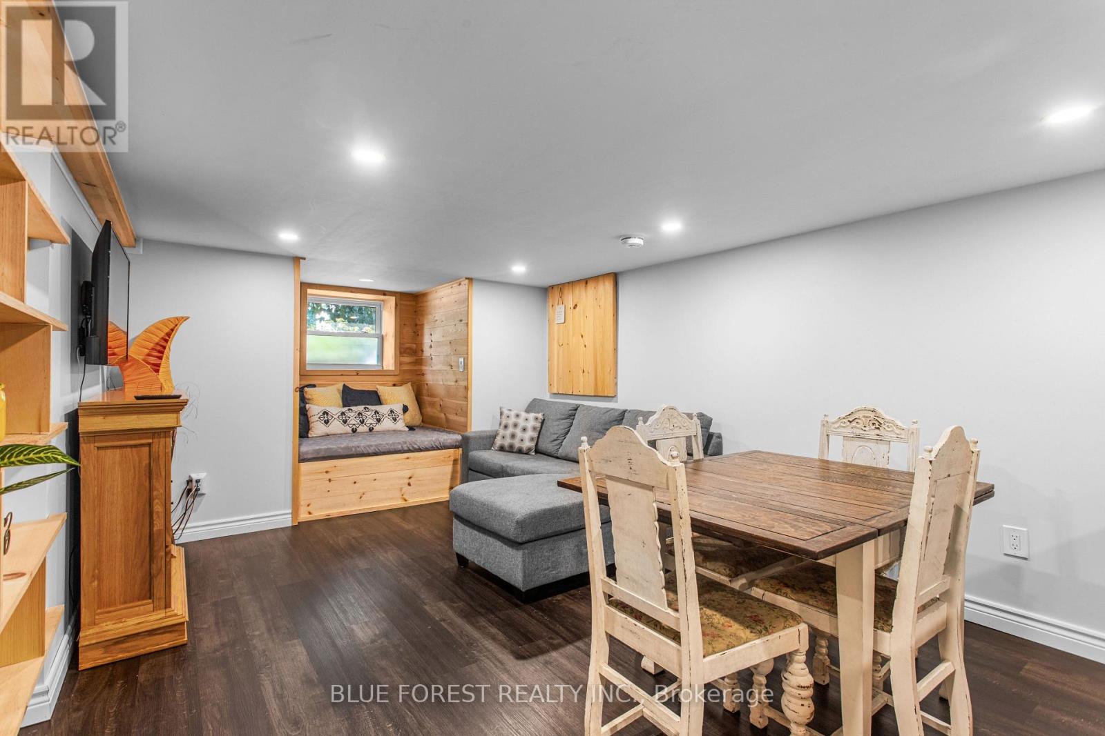 295 BULLER STREET - 34