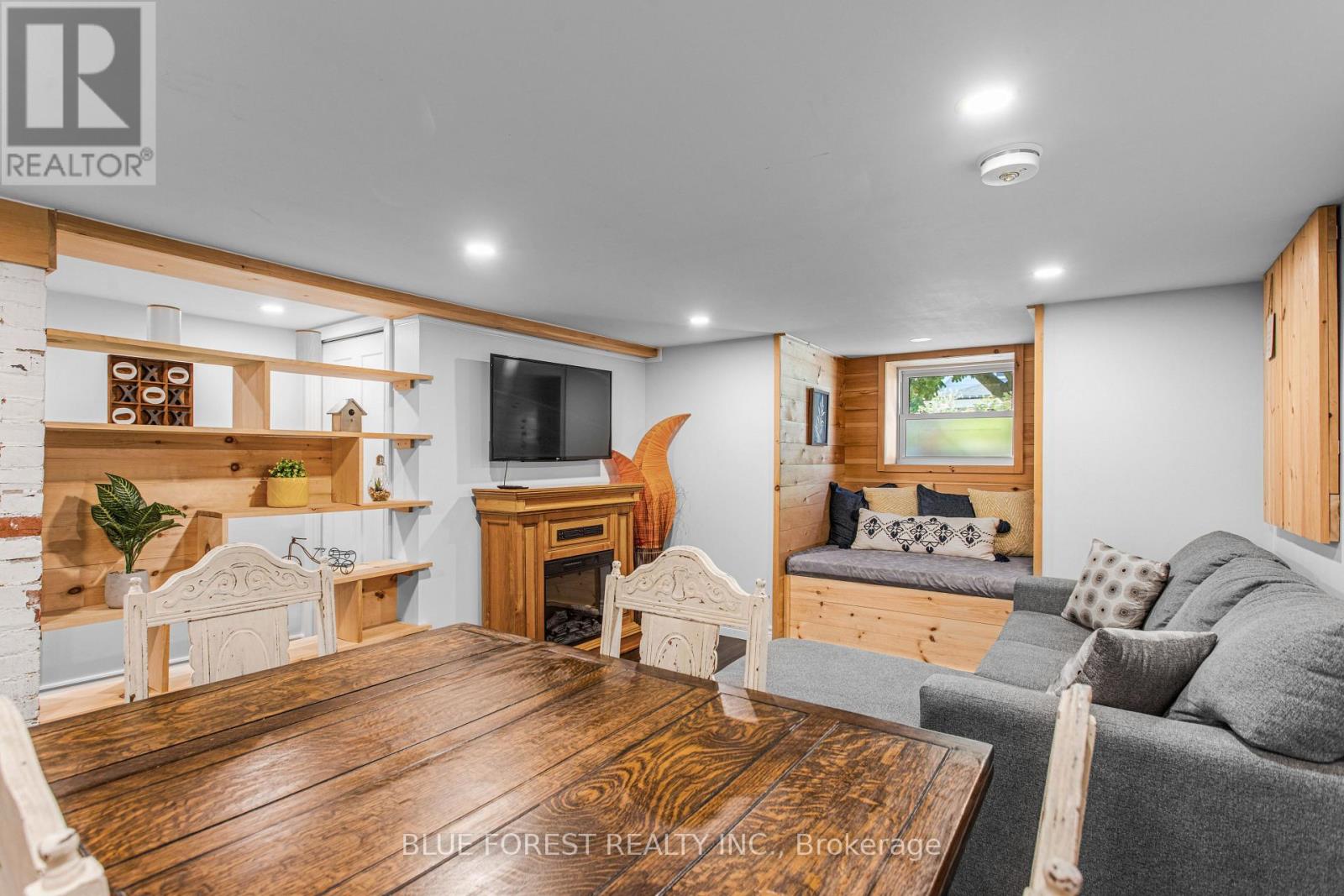 295 BULLER STREET - 35