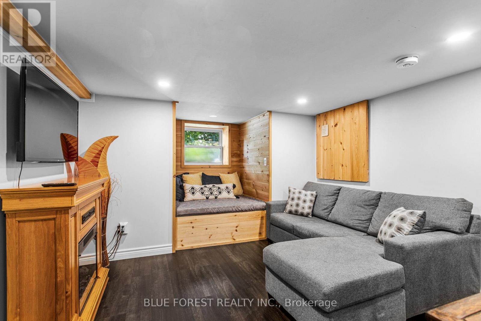 295 BULLER STREET - 36