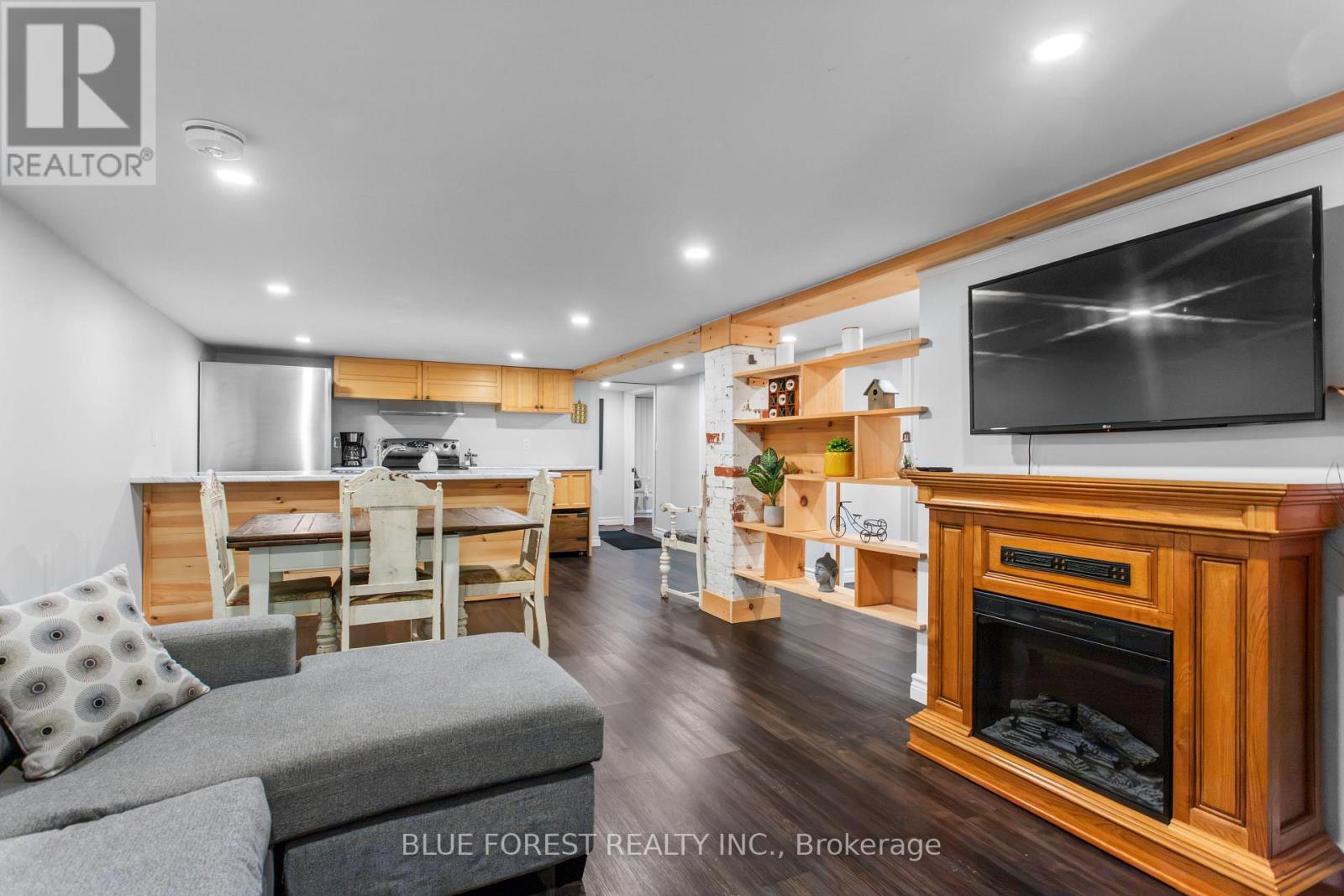 295 BULLER STREET - 37