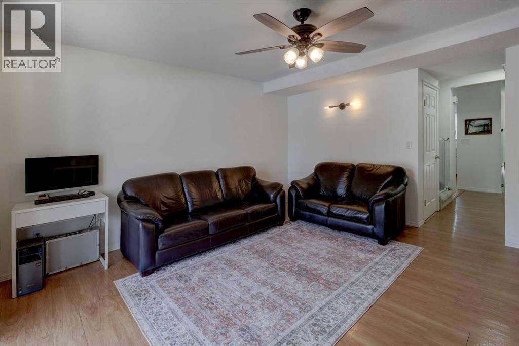 #10 707 Westmount Drive - 11