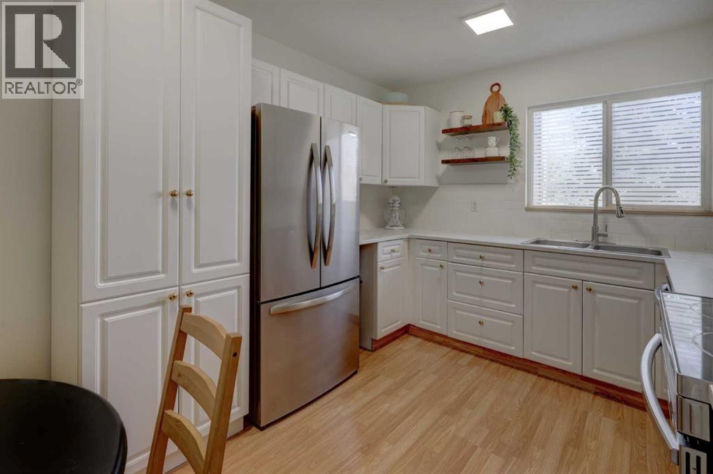 #10 707 Westmount Drive - 1