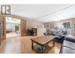 Foyer - 32848 Highway 17 Highway, Laurentian Hills, ON K0J1P0 Photo 9