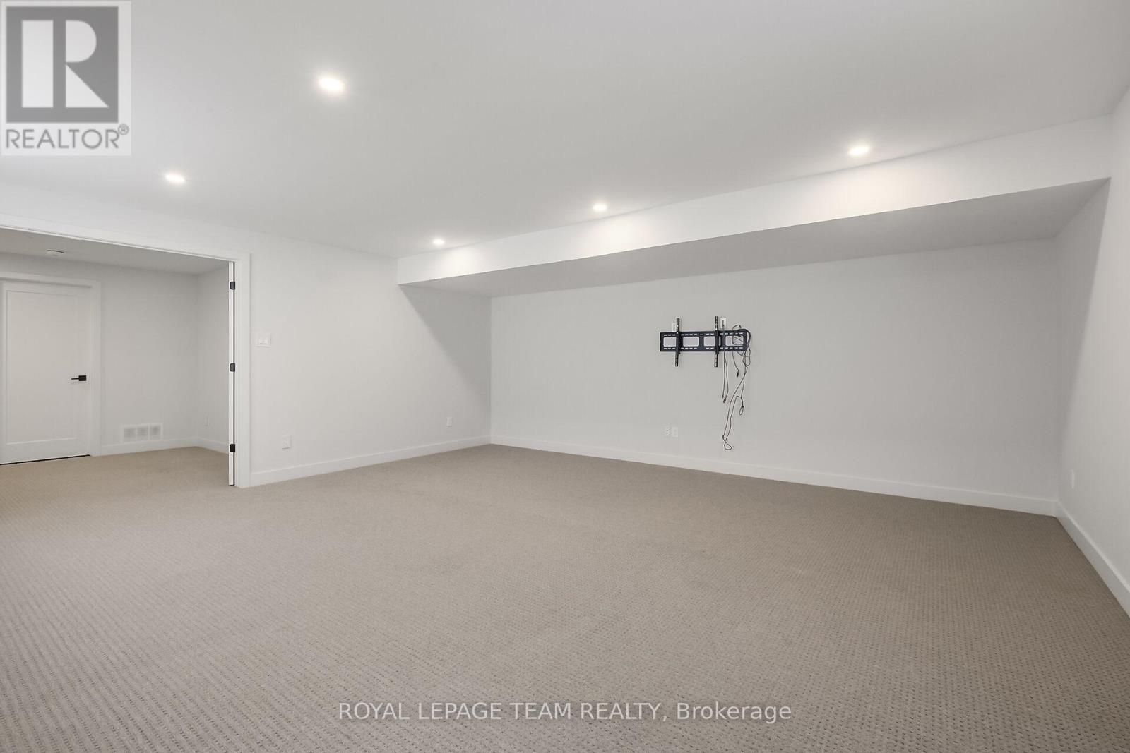 4 Bed, 3 Bath House for Rent in Ottawa – 799 CAIRN CRESCENT, Ottawa – MLS# X13518380 - Image 12