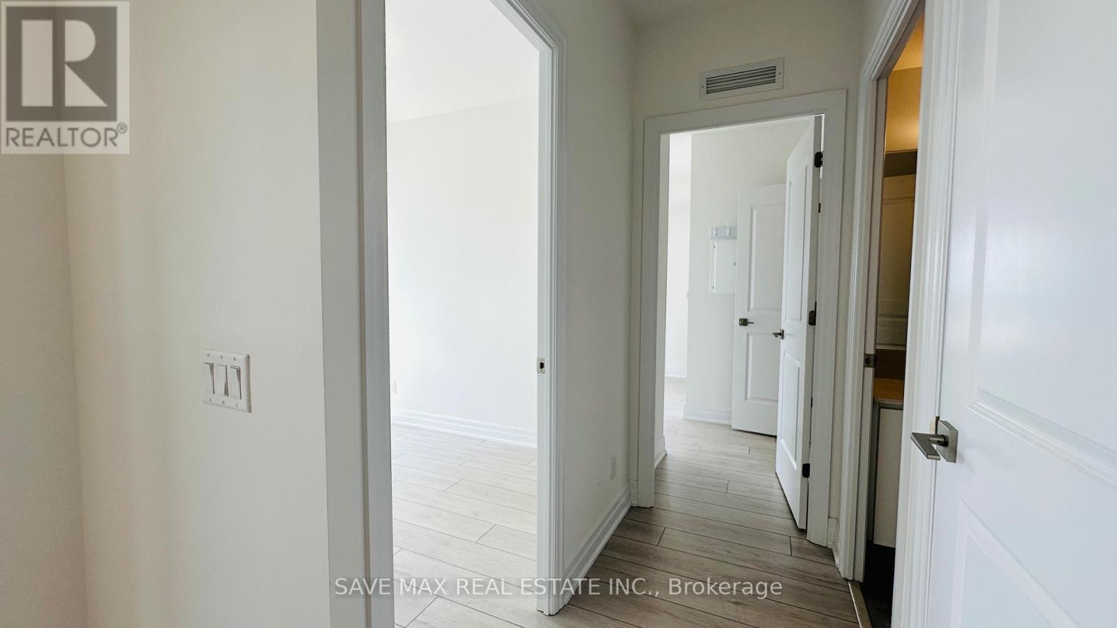 #3110 30 ELM DRIVE W - 19