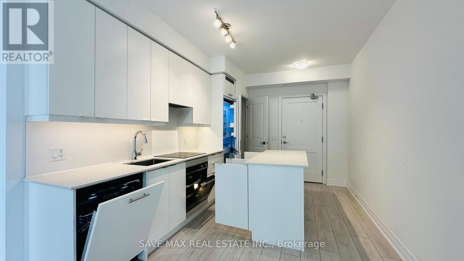 #3110 30 ELM DRIVE W - 16