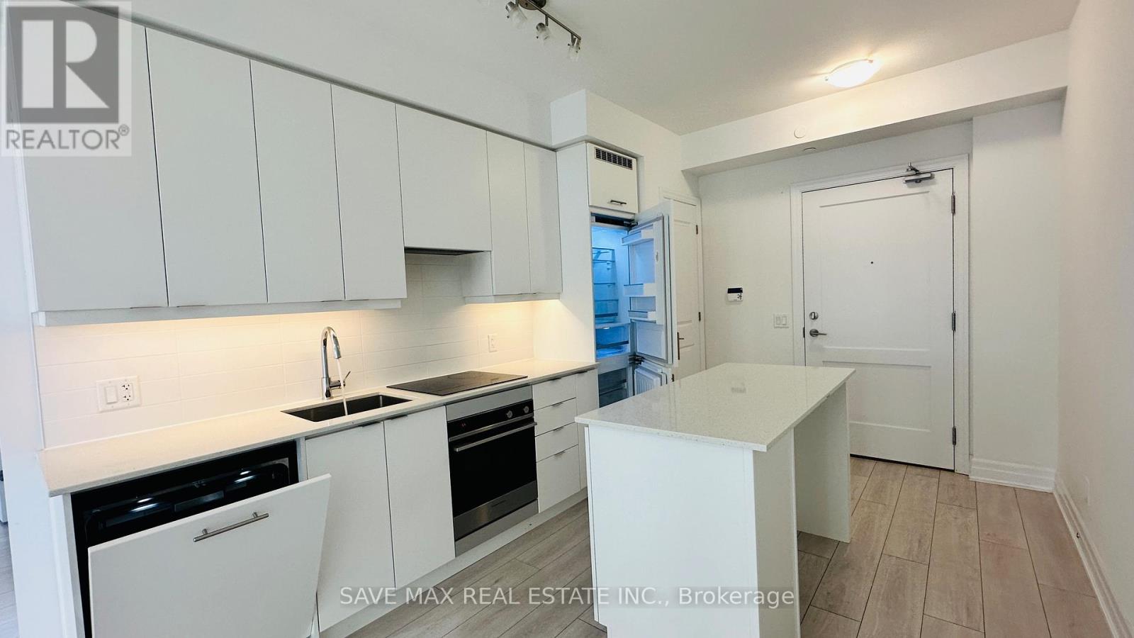 #3110 30 ELM DRIVE W - 18