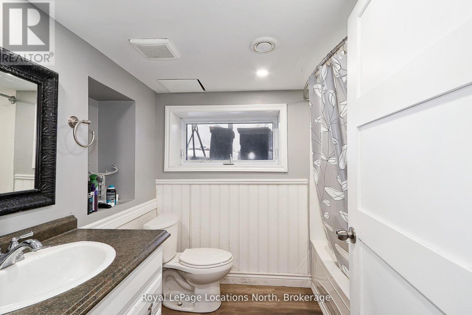 46 FOURTH STREET W - 21
