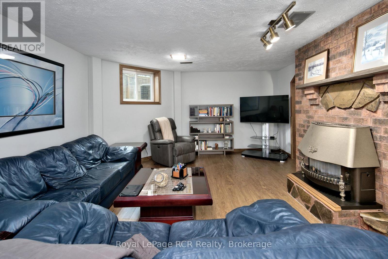 935 27TH STREET W - Image 26