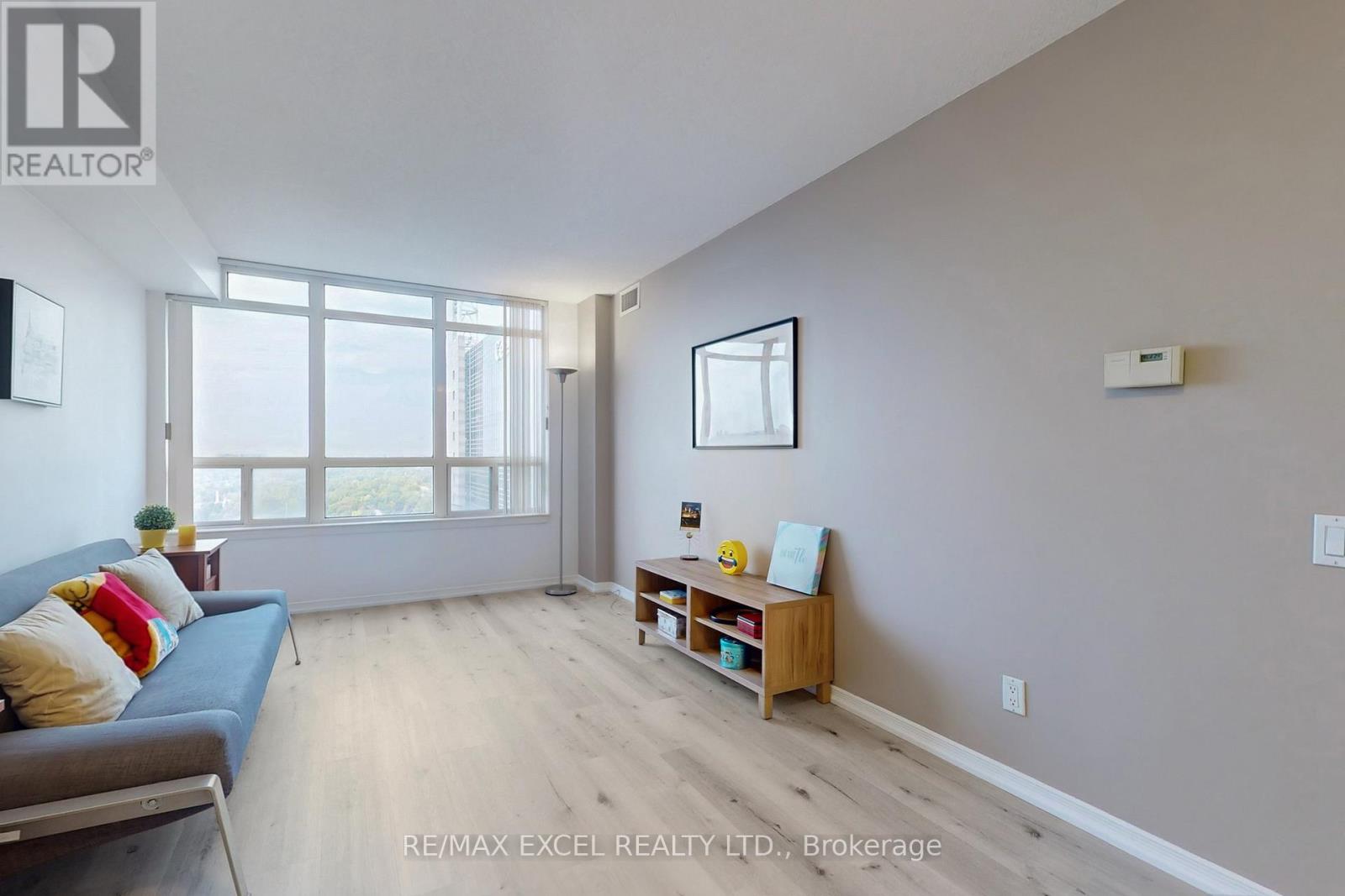 #2302 8 HILLCREST AVENUE - 17