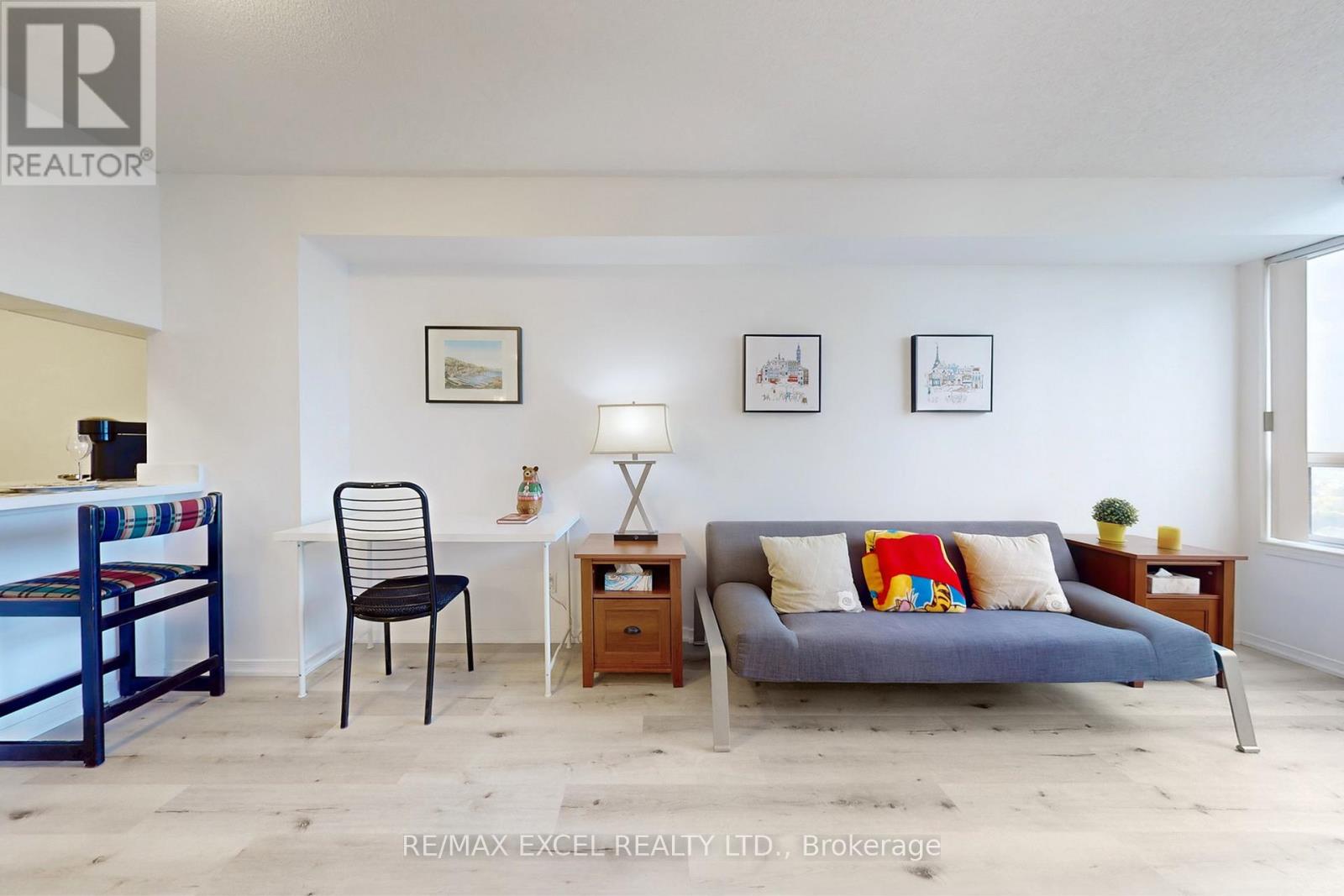 #2302 8 HILLCREST AVENUE - 18