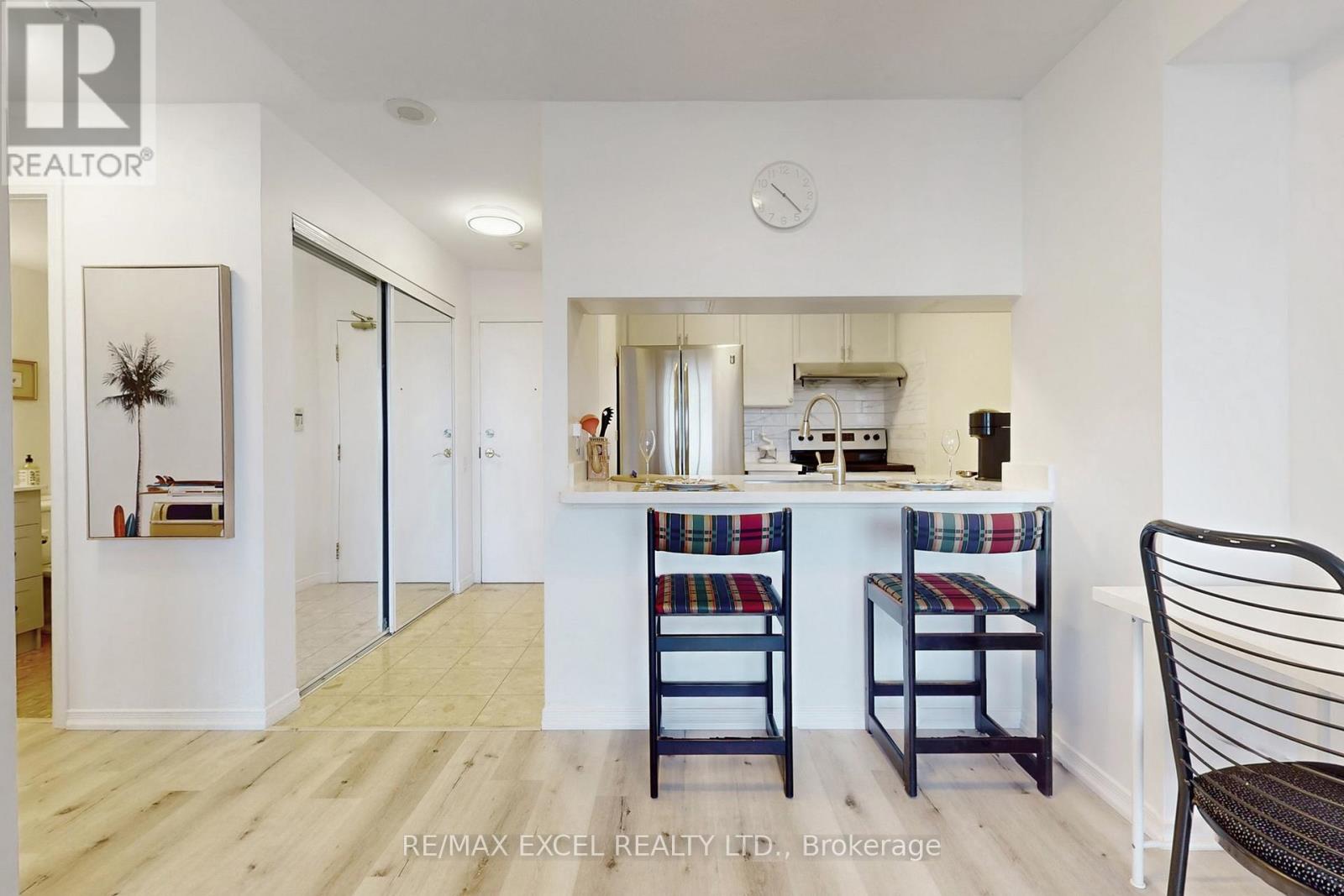 #2302 8 HILLCREST AVENUE - 22