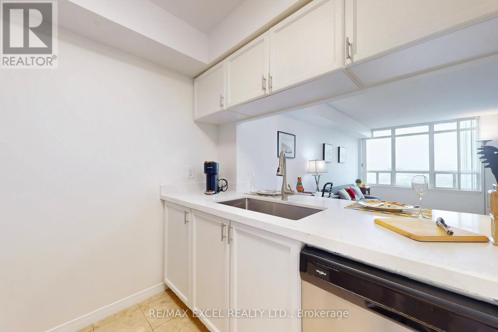 #2302 8 HILLCREST AVENUE - 24