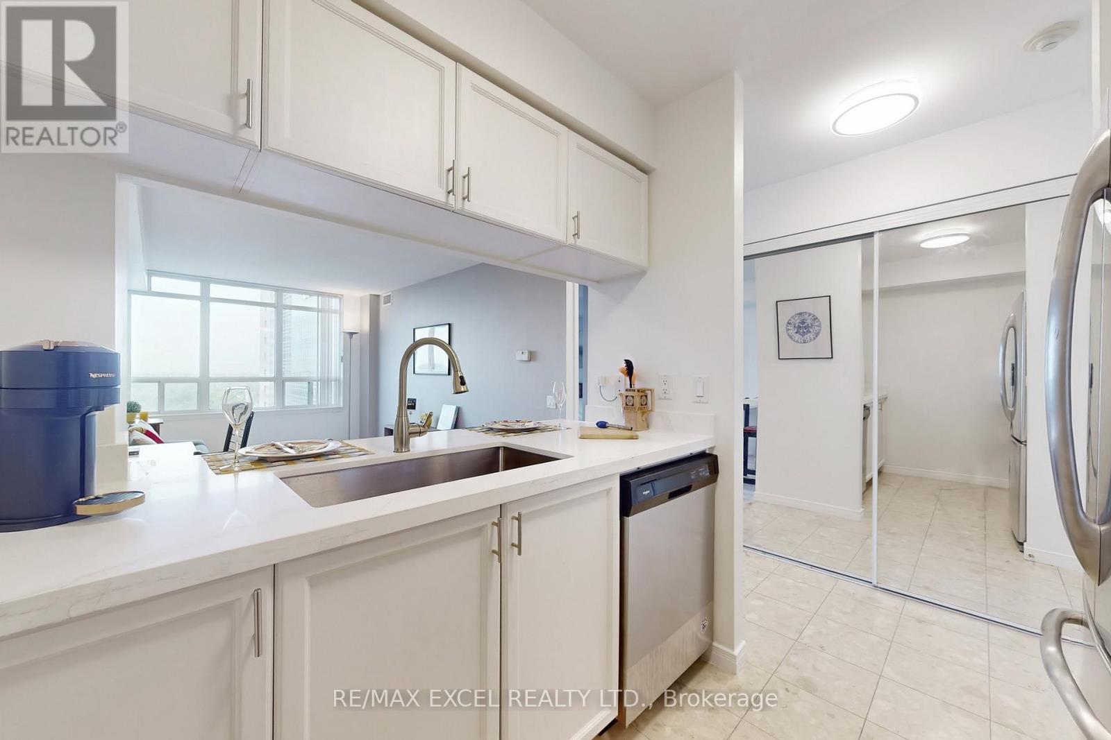 #2302 8 HILLCREST AVENUE - 26