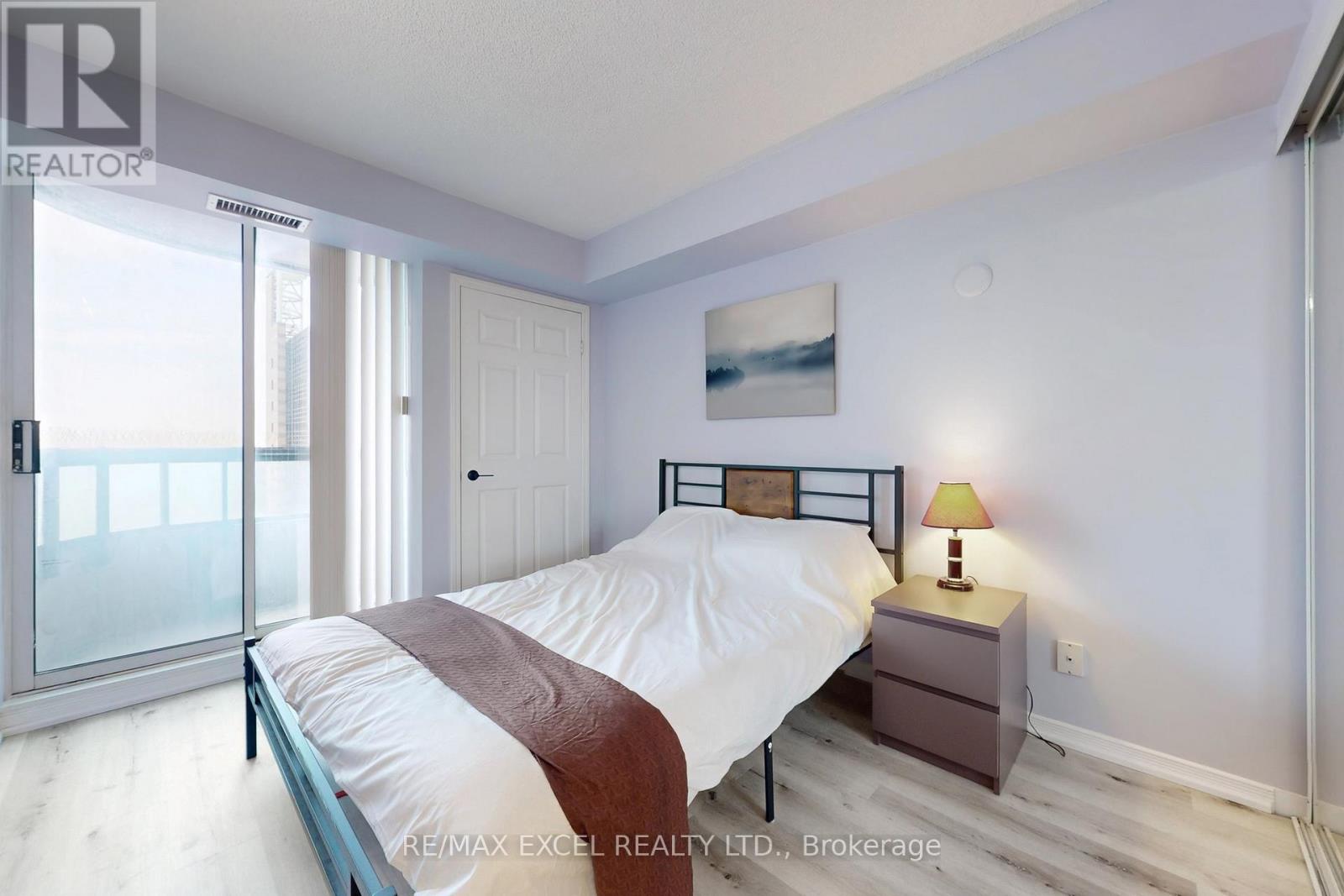 #2302 8 HILLCREST AVENUE - 28