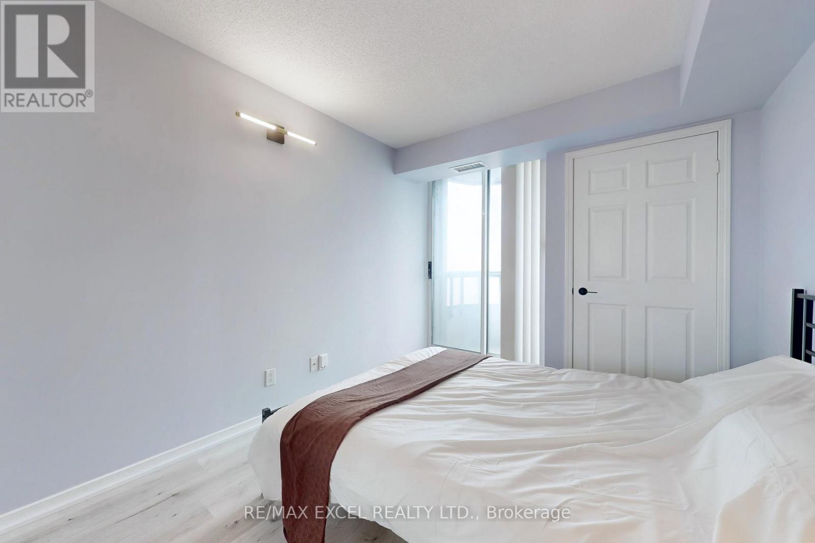 #2302 8 HILLCREST AVENUE - 29