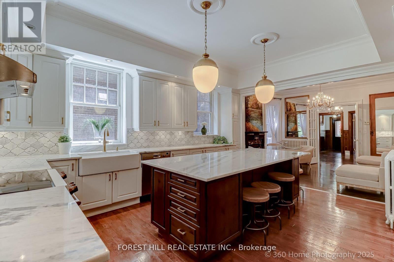 379 HURON STREET - 12