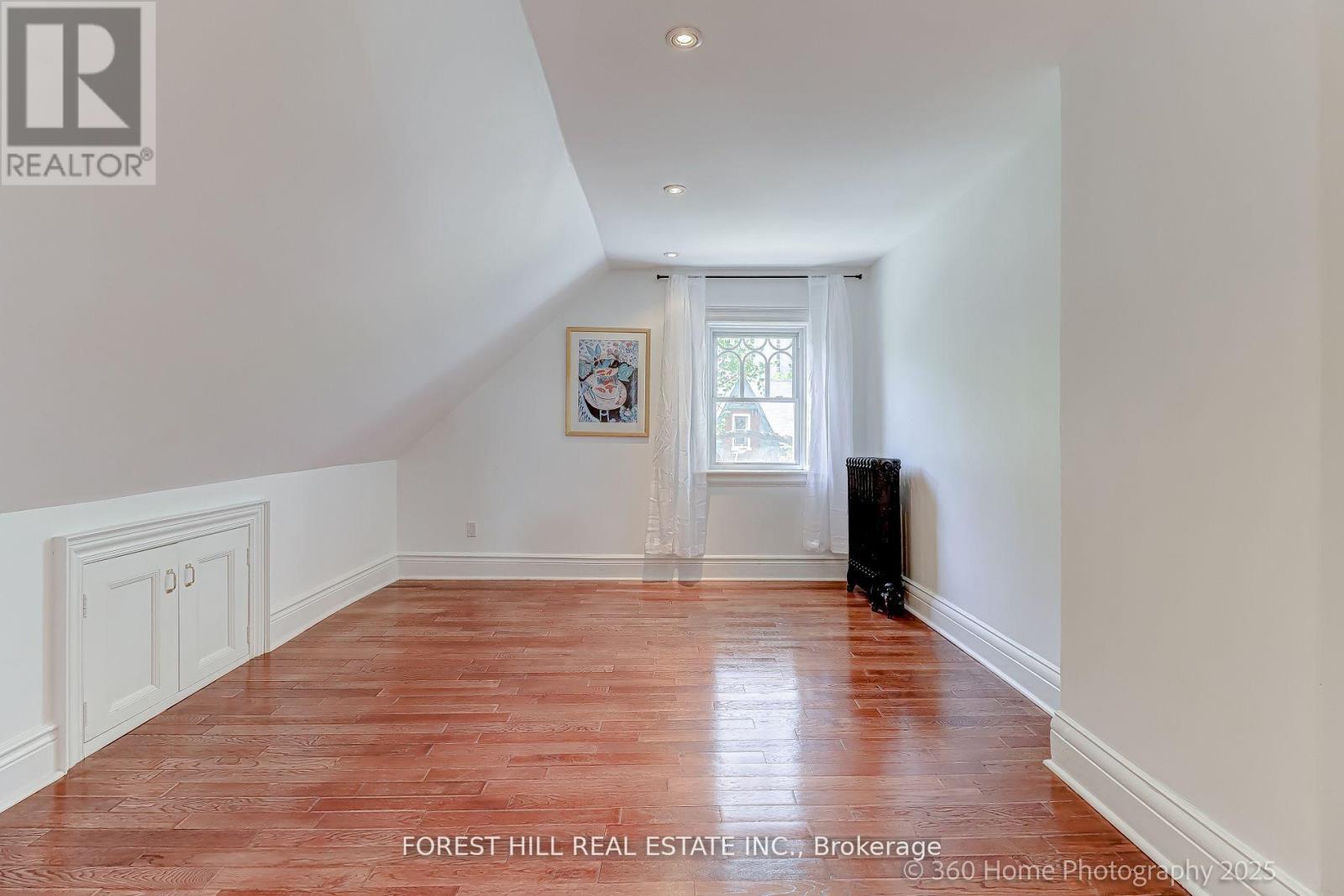 379 HURON STREET - 21