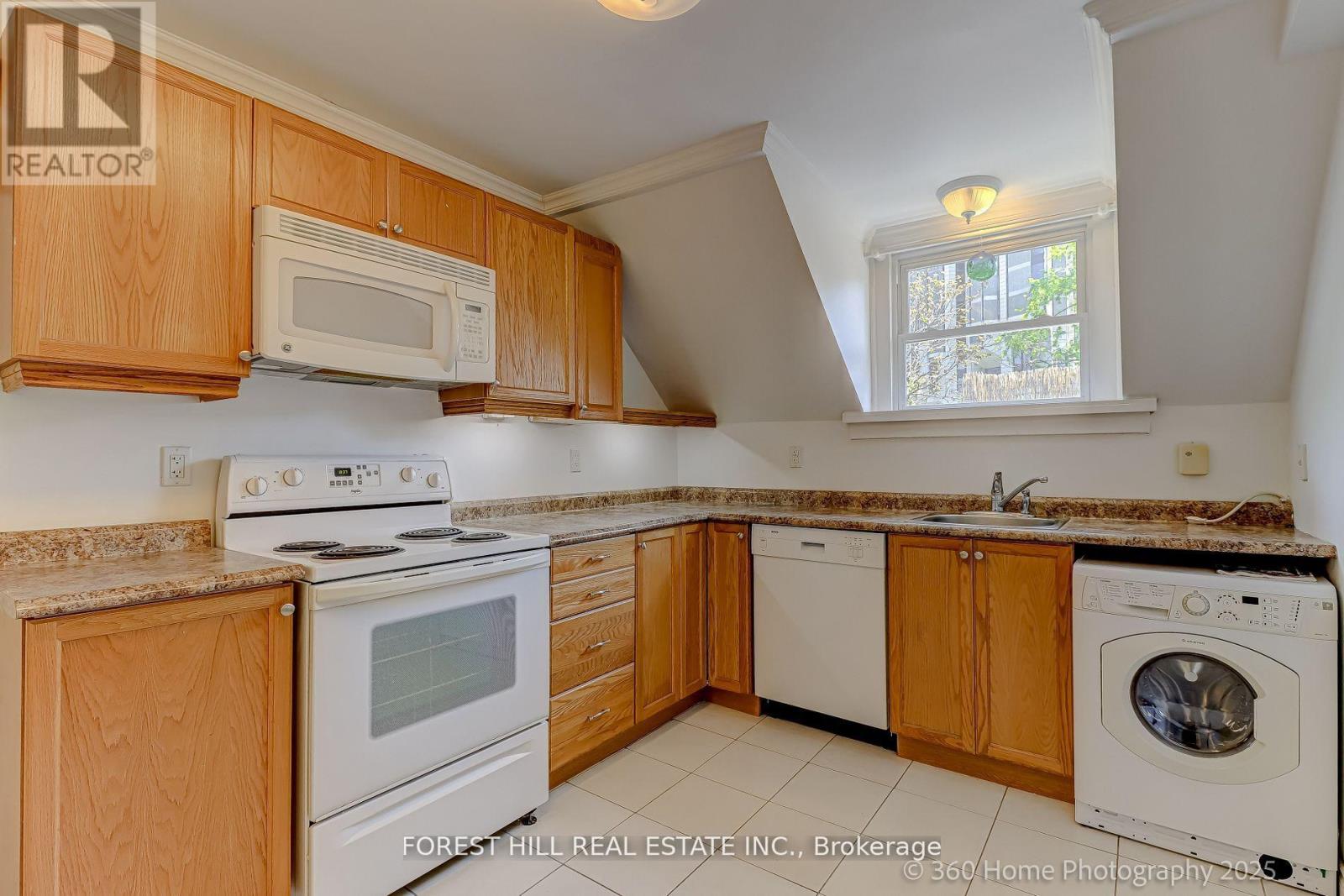 379 HURON STREET - 33