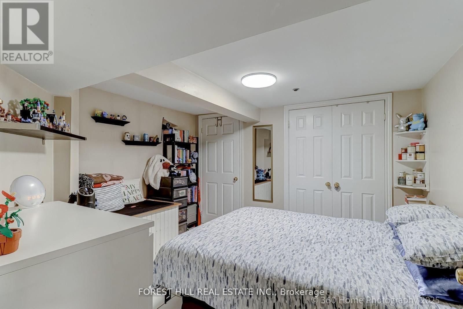 379 HURON STREET - 35