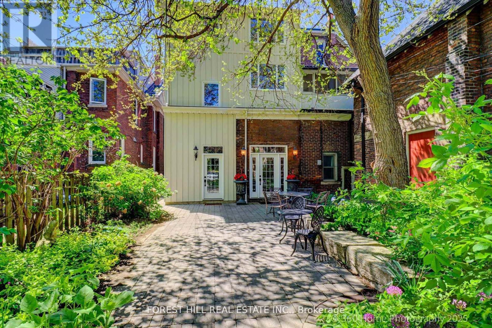 379 HURON STREET - 38