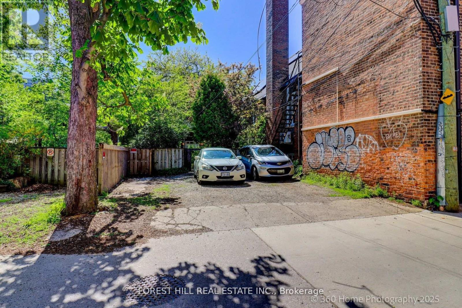 379 HURON STREET - 40