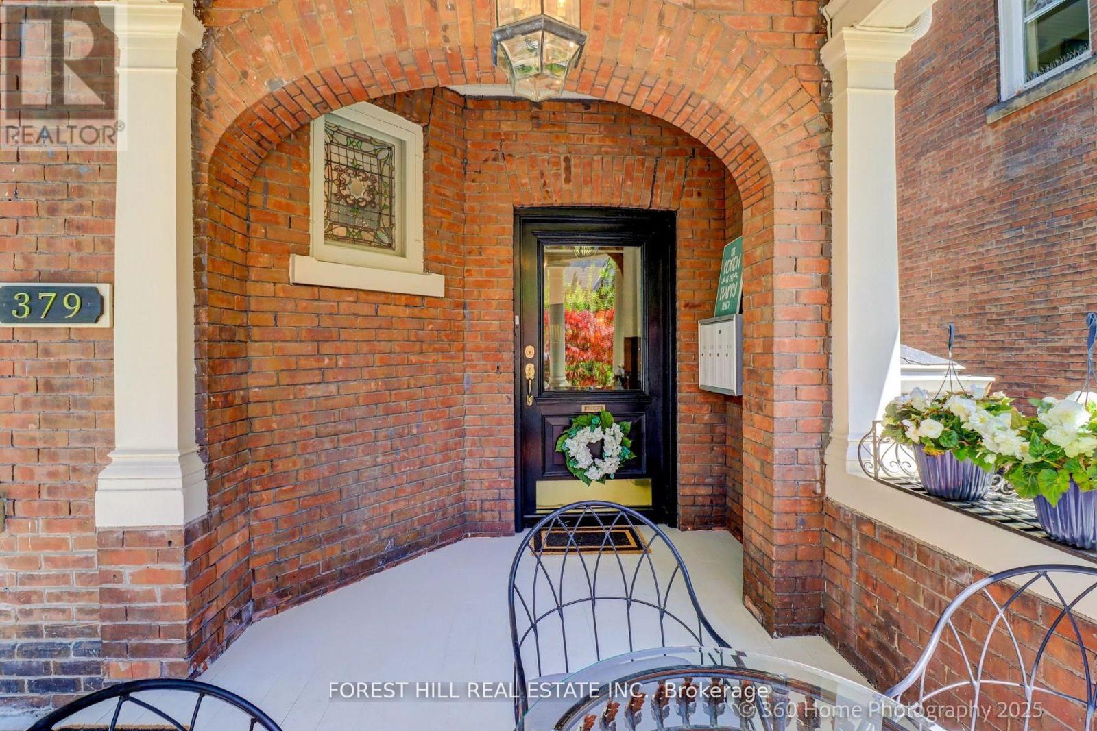 379 HURON STREET - 5