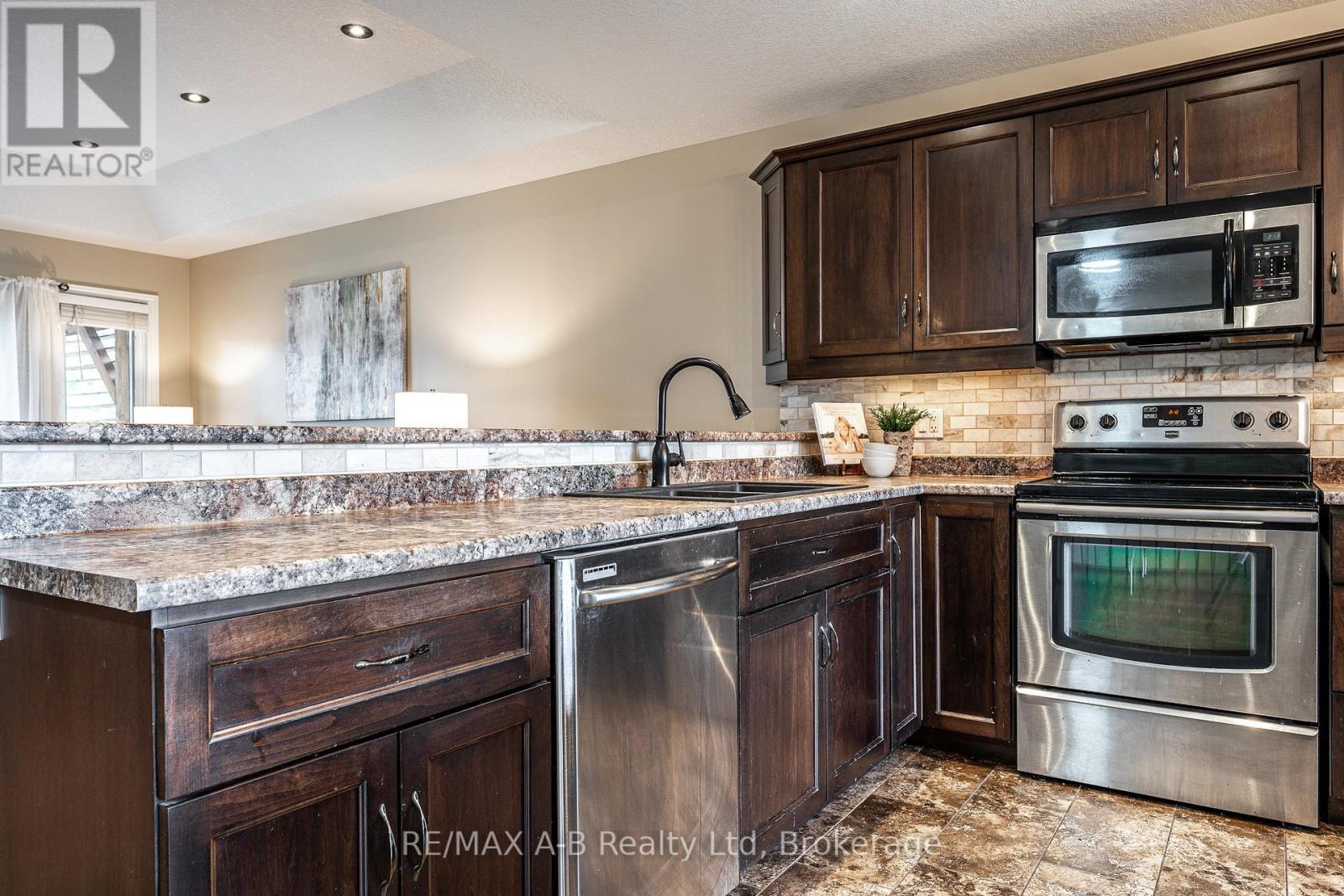 138 MILLSON CRESCENT - 11