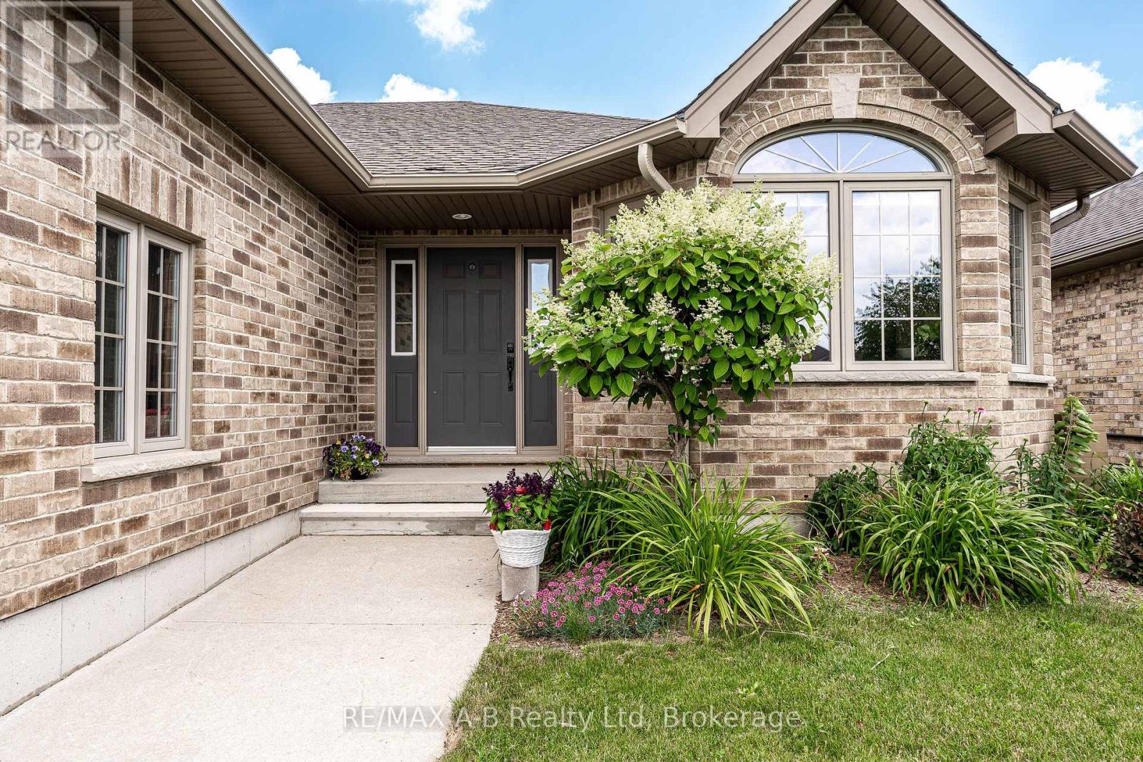138 MILLSON CRESCENT - 2