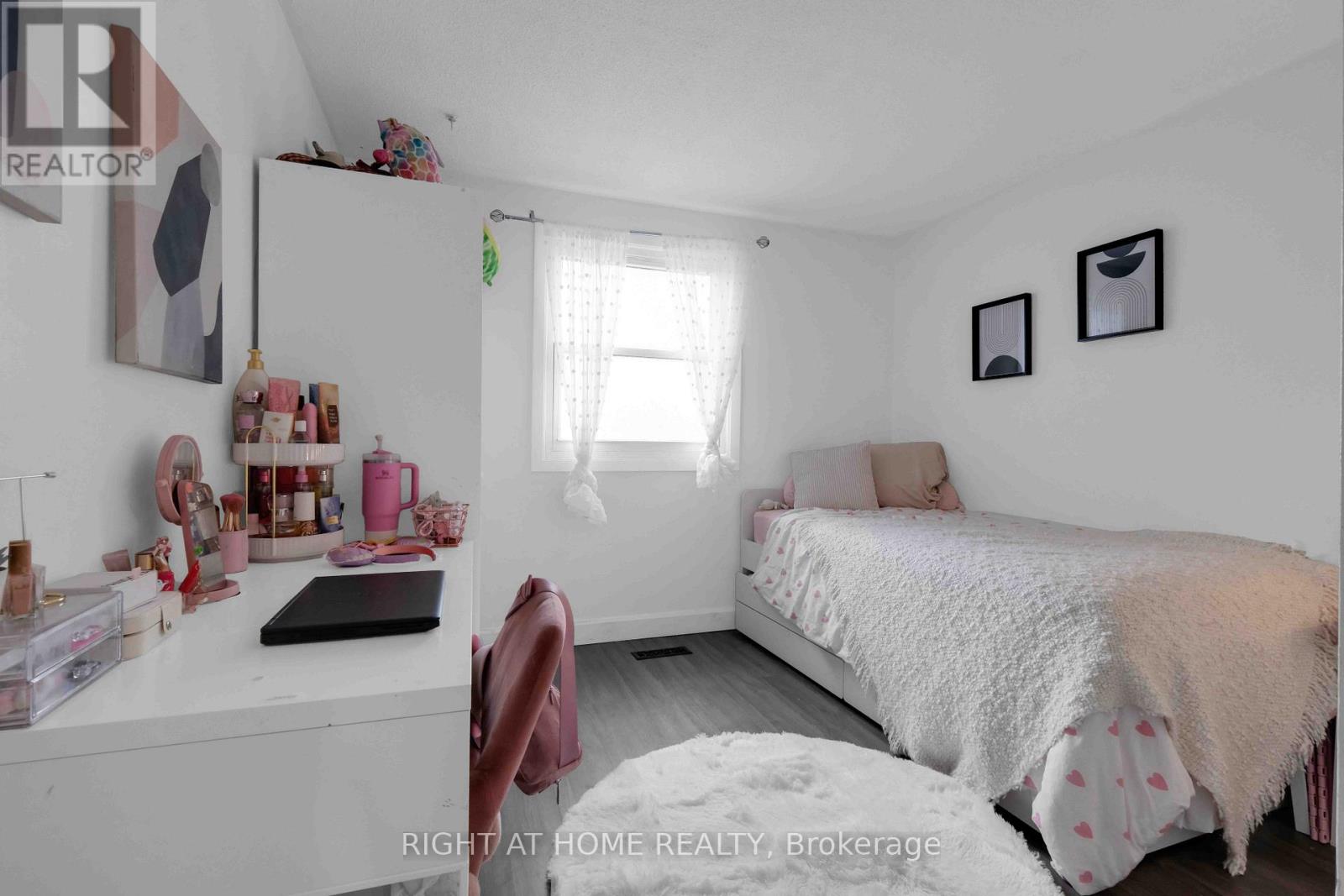 ##4 1055 CENTRAL PARK BOULEVARD N - 11