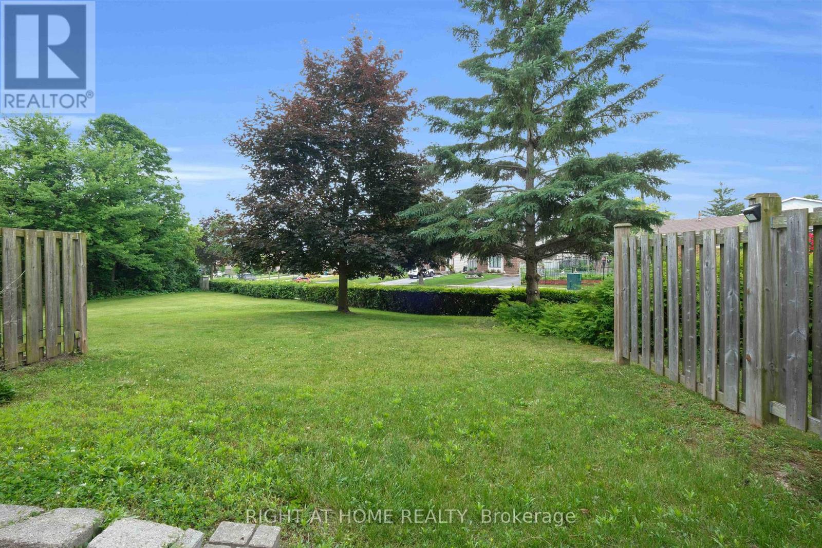 ##4 1055 CENTRAL PARK BOULEVARD N - 14