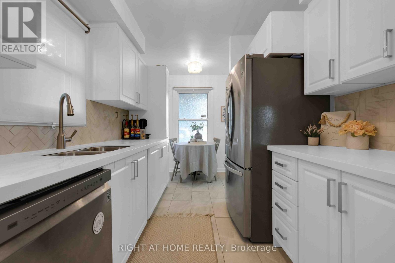 ##4 1055 CENTRAL PARK BOULEVARD N - 6
