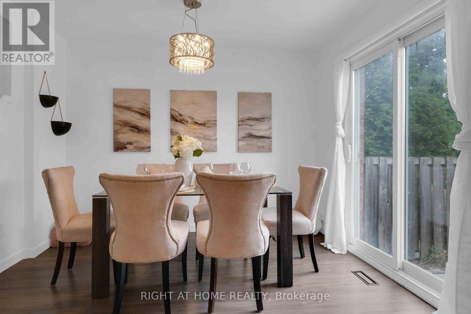 ##4 1055 CENTRAL PARK BOULEVARD N - 7