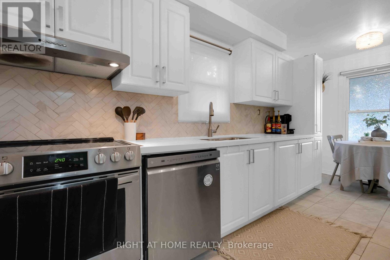 ##4 1055 CENTRAL PARK BOULEVARD N - 9