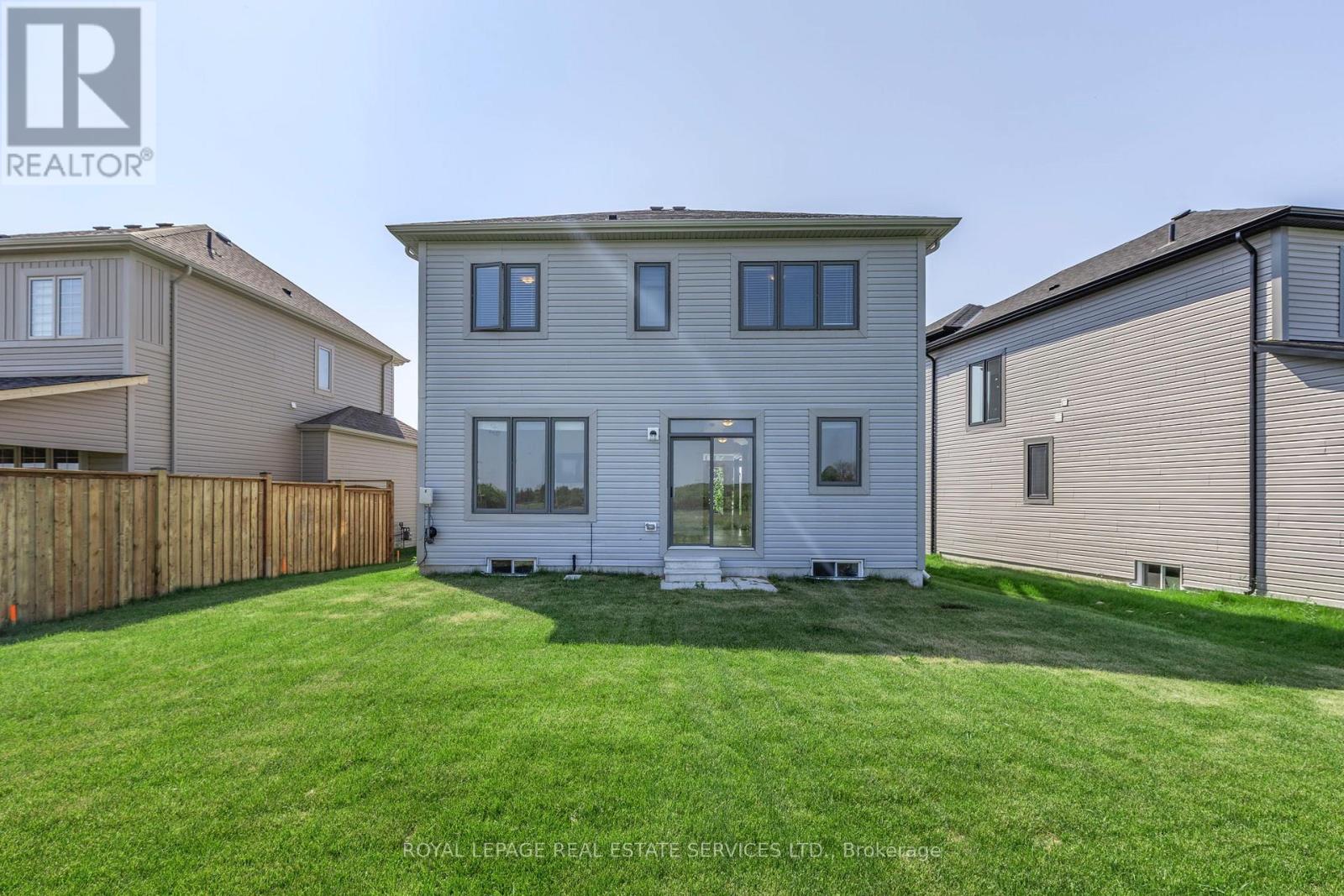 28 UNION BOULEVARD - 18