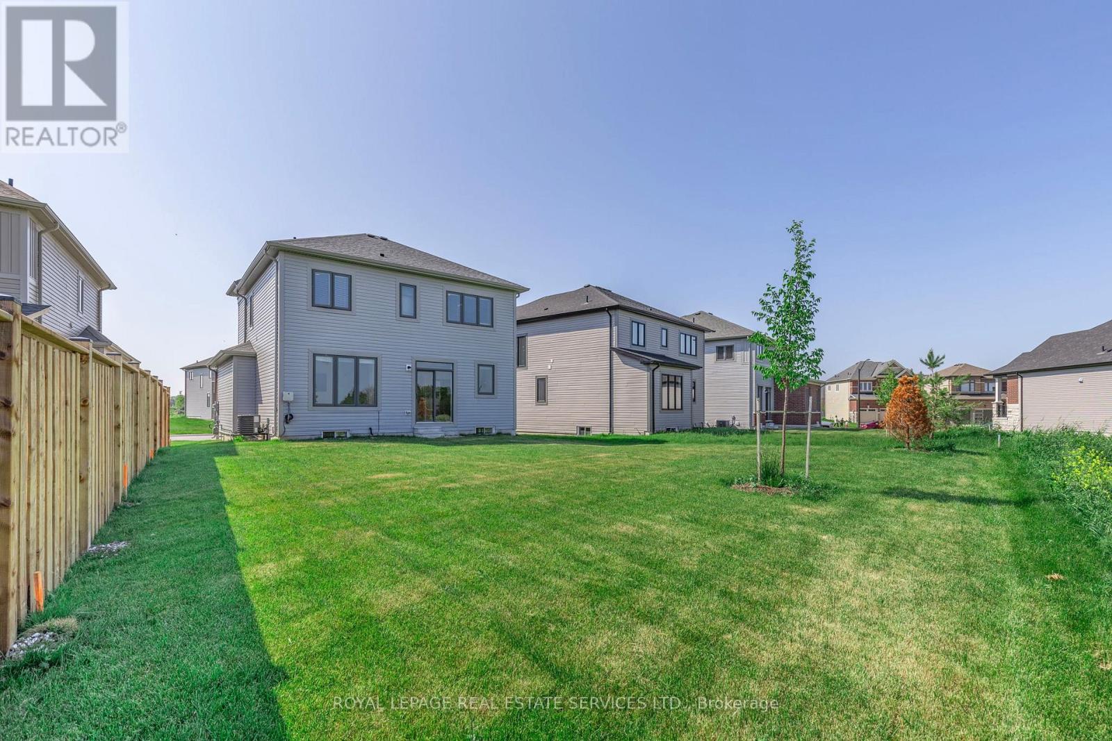 28 UNION BOULEVARD - 19
