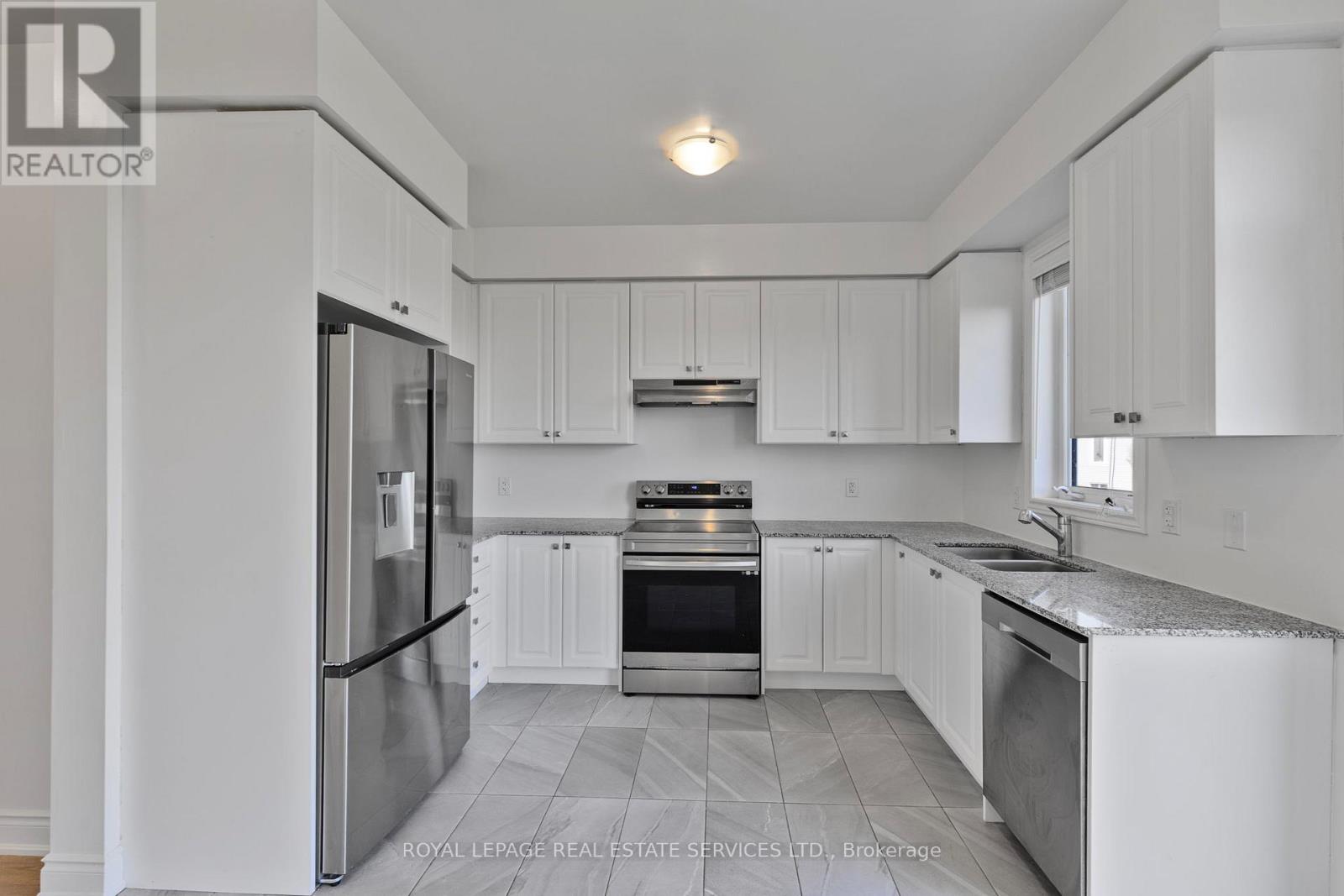 28 UNION BOULEVARD - 7