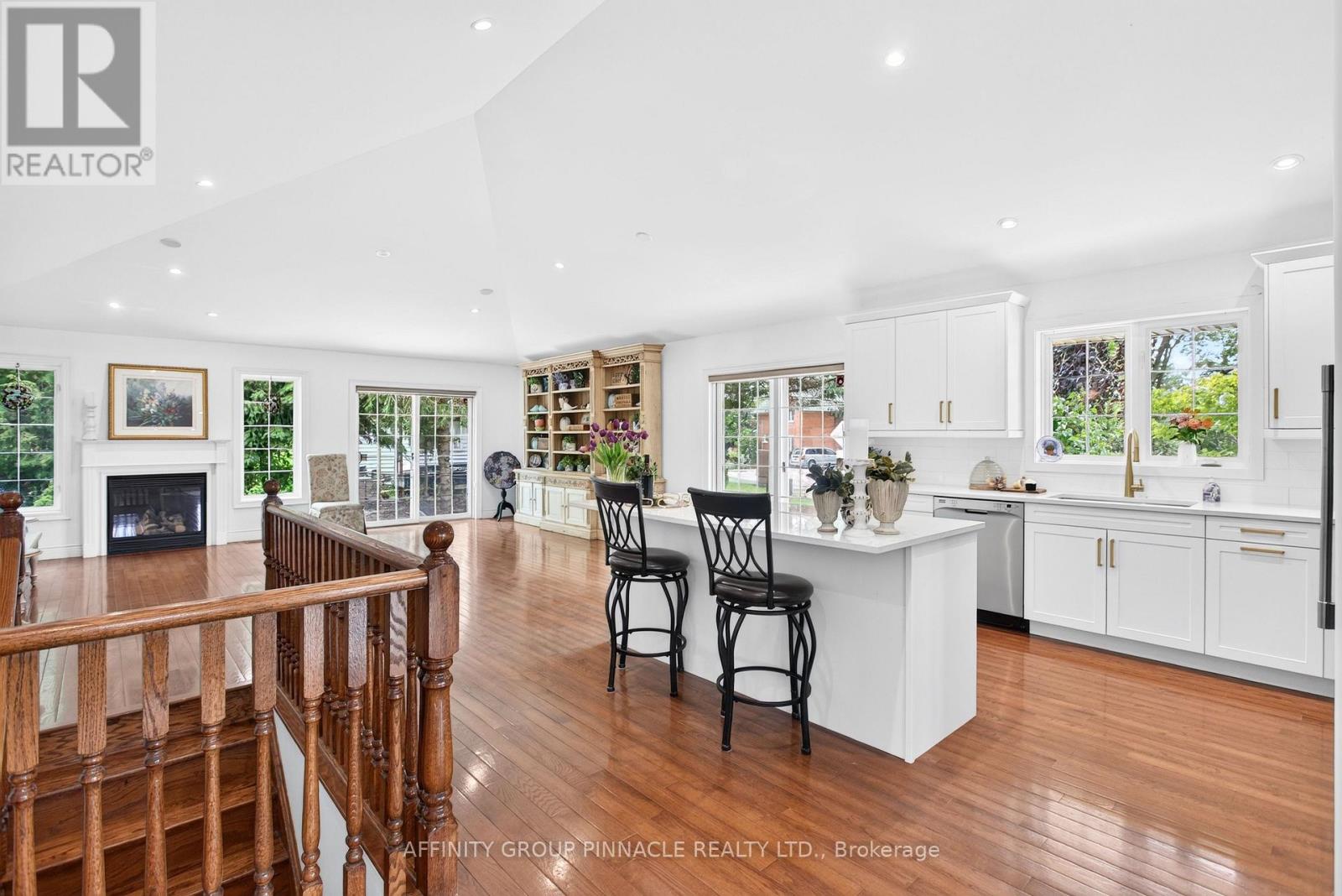 2 FALLINGBROOK CRESCENT - 11