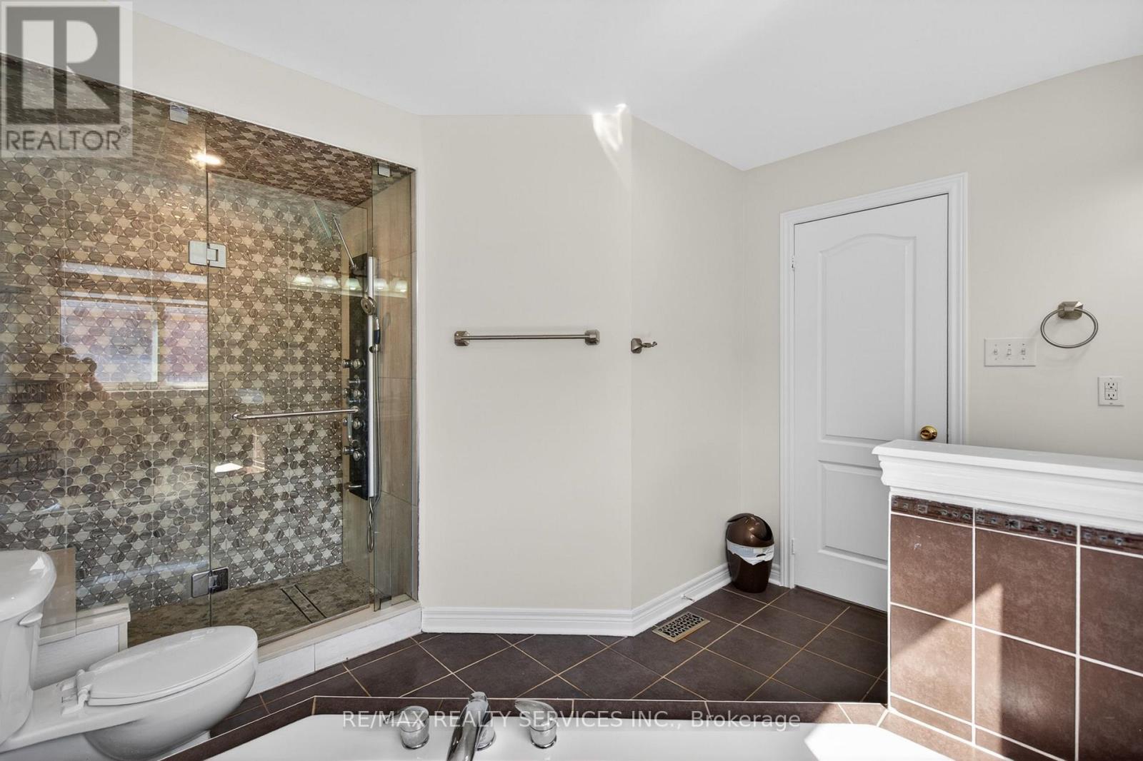 58 QUAILVALLEY DRIVE - 29
