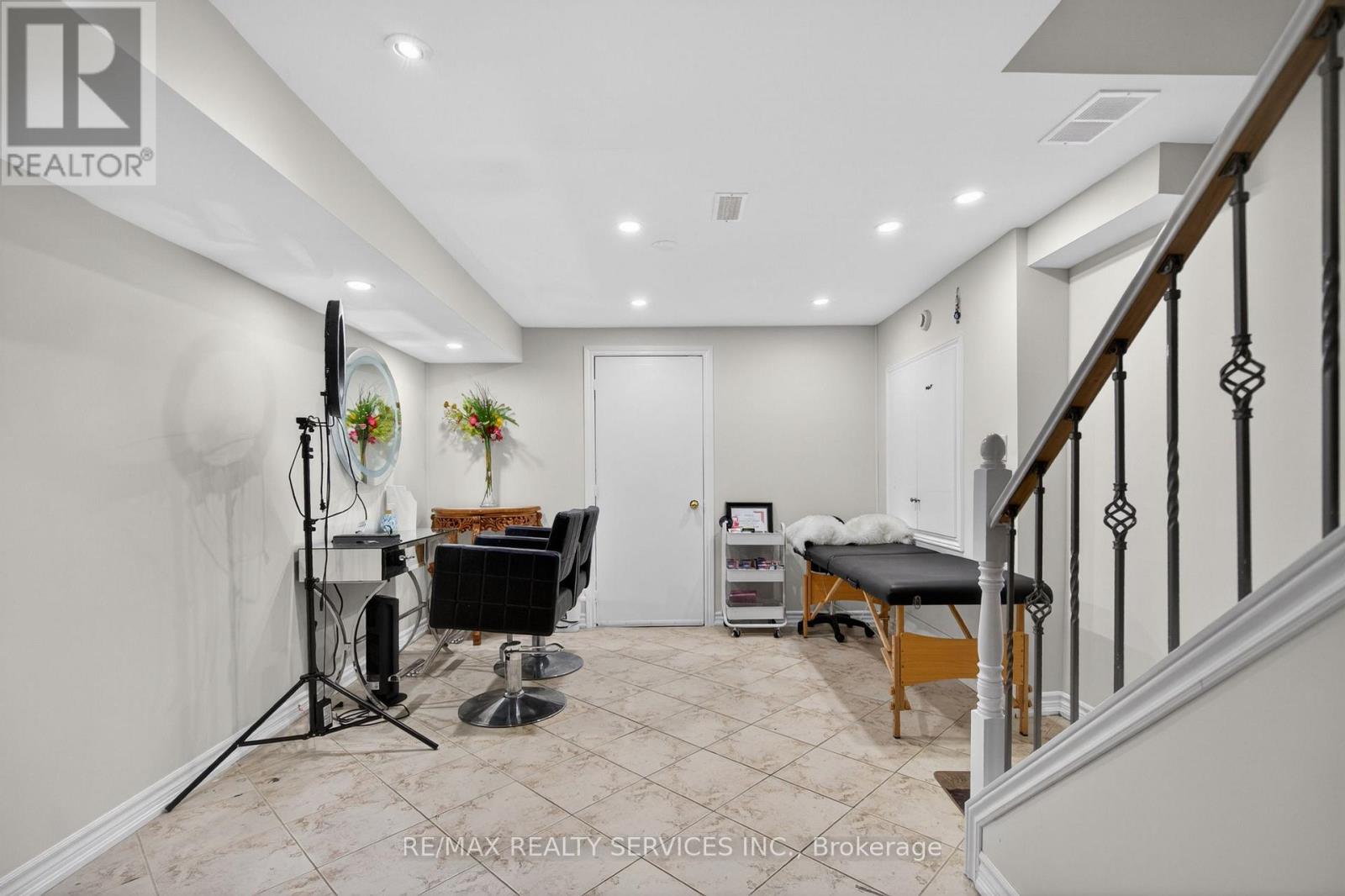 58 QUAILVALLEY DRIVE - 41