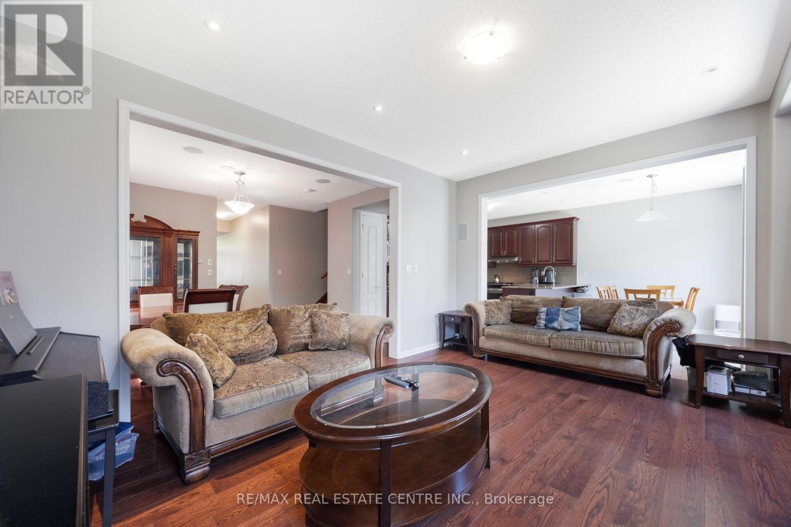58 SEAFAIR CRESCENT - 13