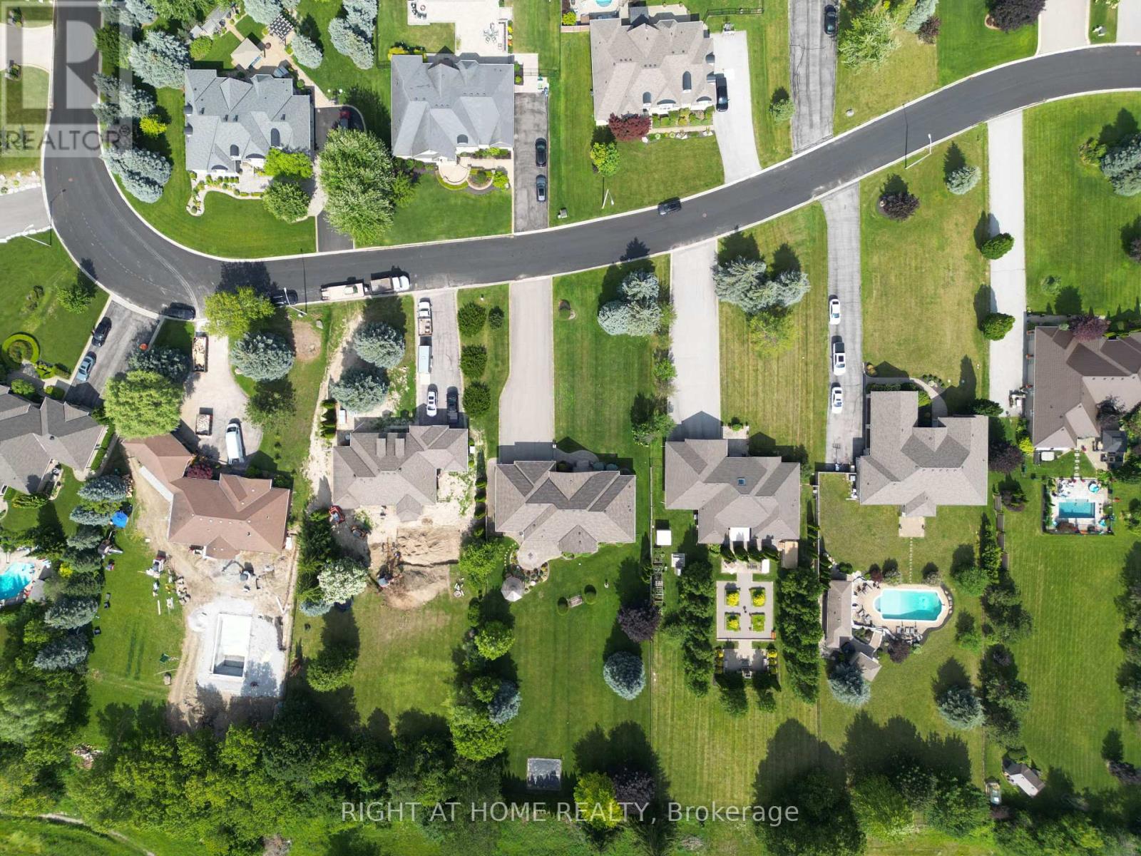 35 GOLFVIEW BOULEVARD - 32
