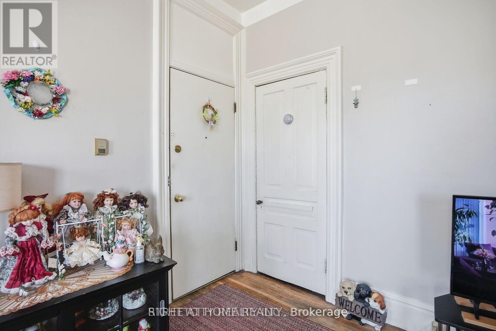 82 WELLINGTON STREET - 17