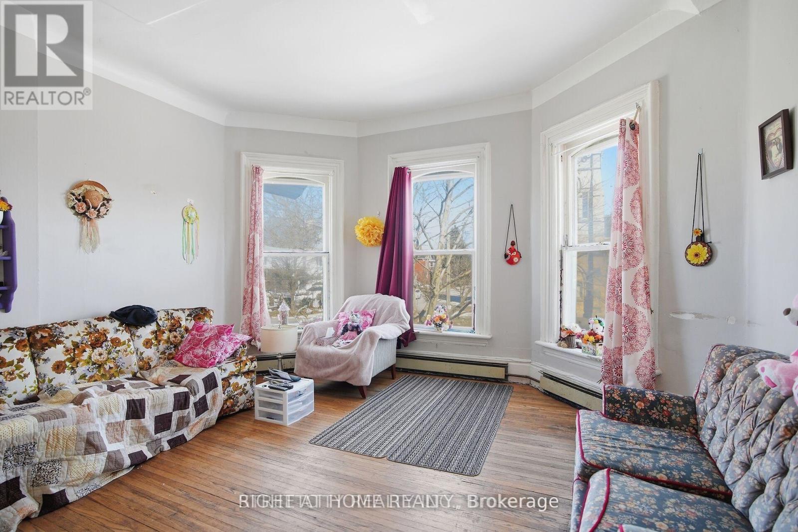 82 WELLINGTON STREET - 16